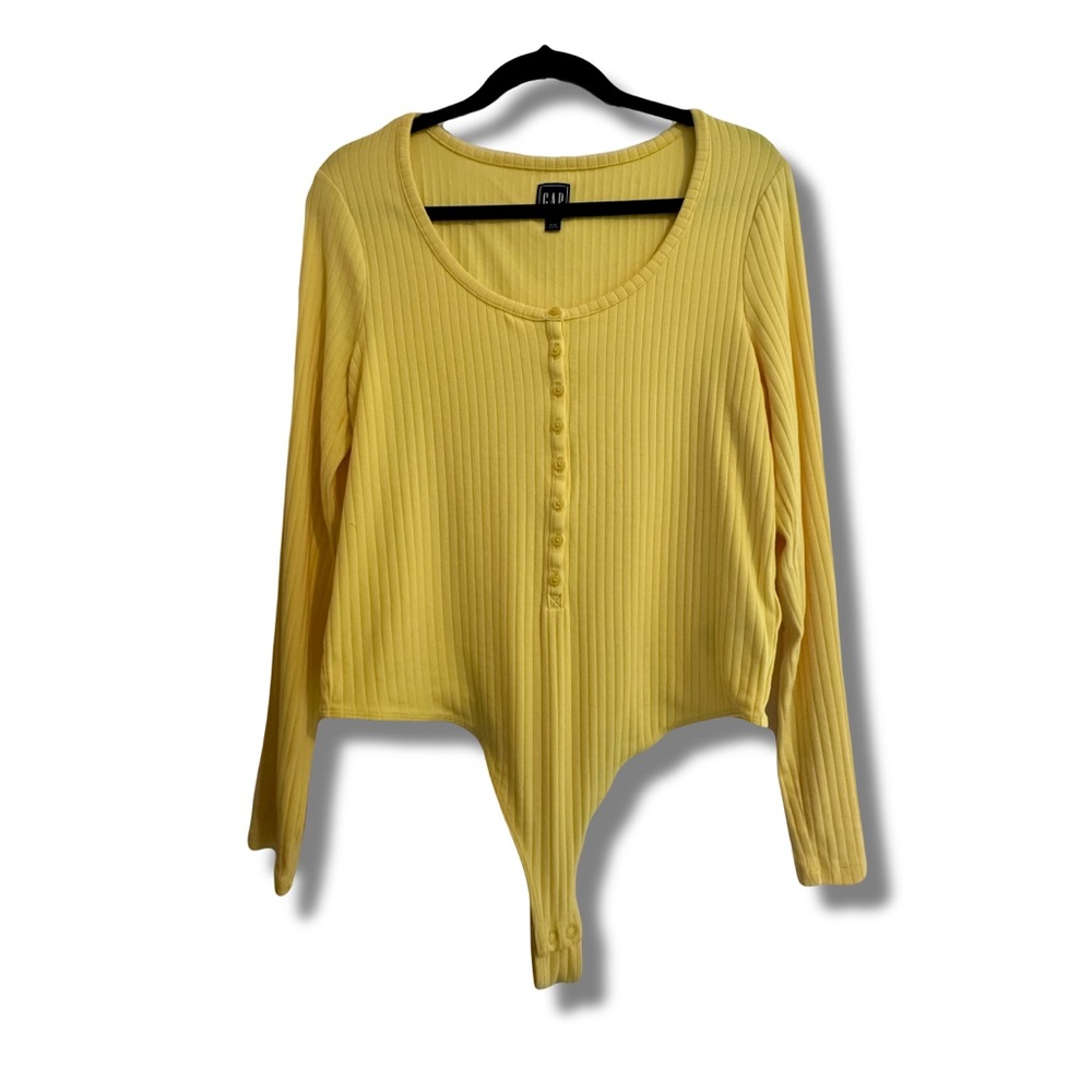GAP Women’s Yellow Long Sleeve Scoop Neck Buttoned Bodysuit with Clasps, size XL